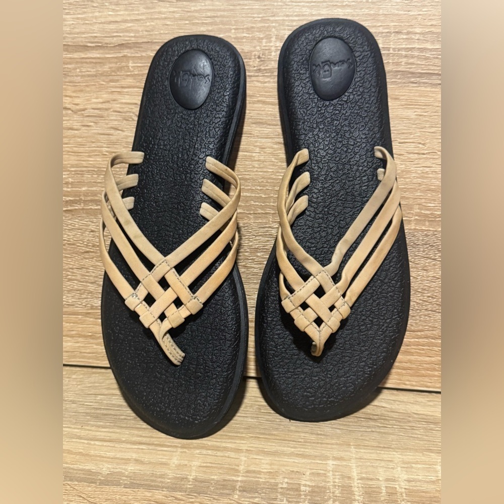 Sanuk Strappy Women's Size 9 Tan and Black Thong Sandals flip flops slip on